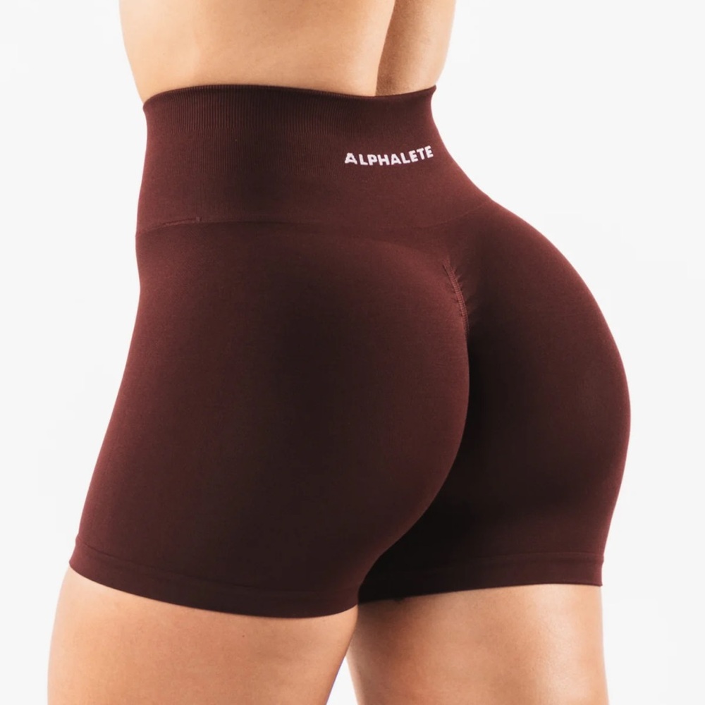Alphalete size small 4.5 inseam shorts in sangria